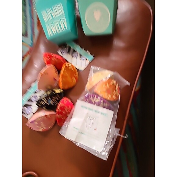 Origami Owl Consultant Supplies Swag – 9 Clam Shell Holders And 11 Boxes - Picture 2 of 11